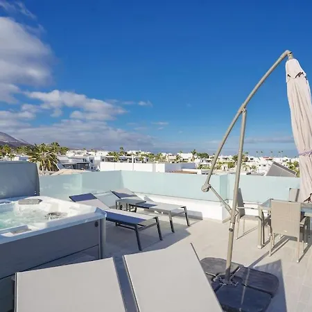 Rooftop Sea View With Jacuzzi And A/c Apartment