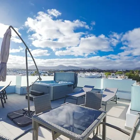 Rooftop Sea View With Jacuzzi And A/c Puerto del Carmen (Lanzarote)