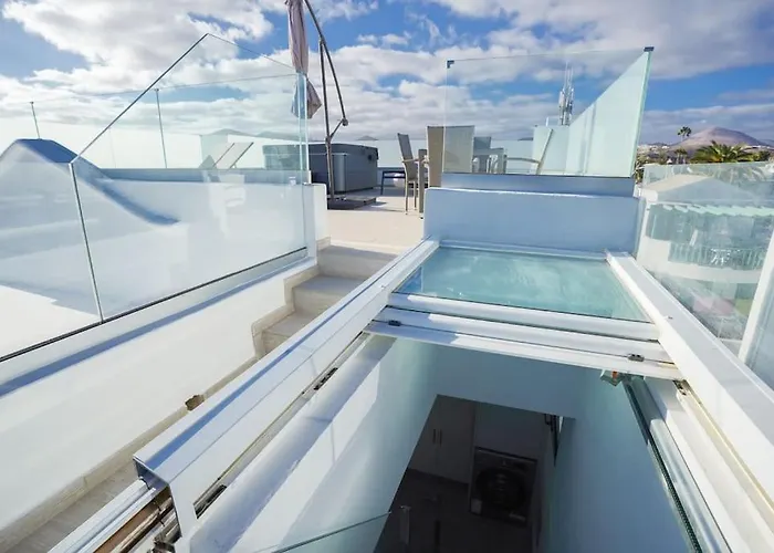 Rooftop Sea View With Jacuzzi And A/c Puerto del Carmen (Lanzarote)